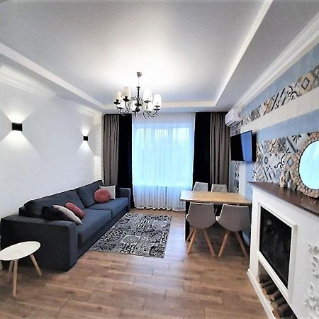 2 Bdr Apartment Near Gorky Park, Center ハルキウ エクステリア 写真