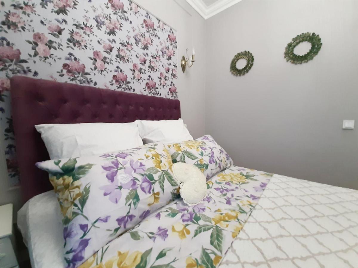 2 Bdr Apartment Near Gorky Park, Center ハルキウ エクステリア 写真