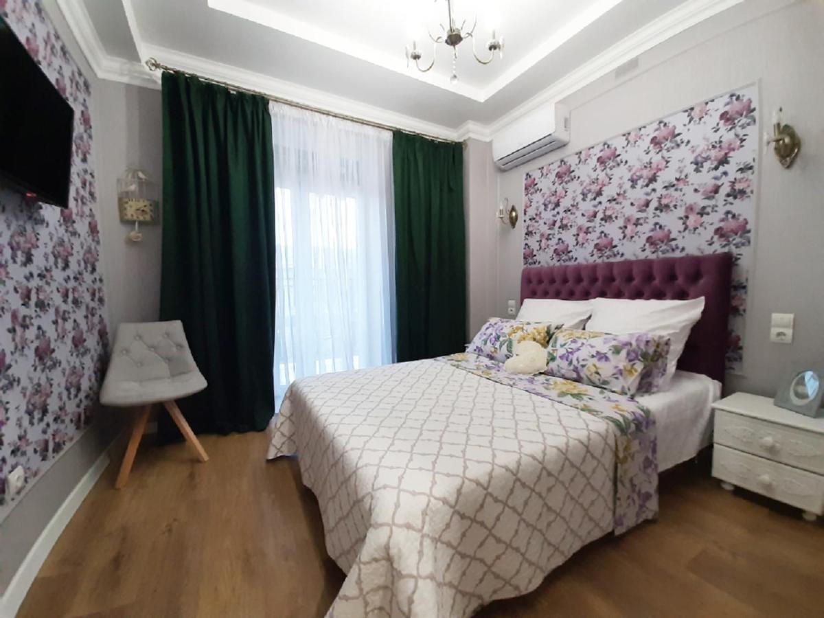 2 Bdr Apartment Near Gorky Park, Center ハルキウ エクステリア 写真