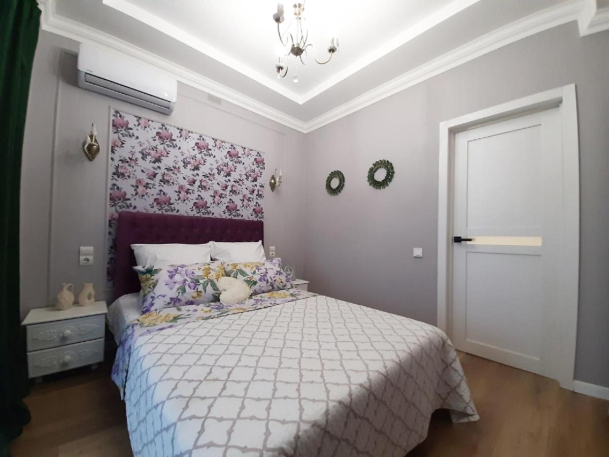 2 Bdr Apartment Near Gorky Park, Center ハルキウ エクステリア 写真