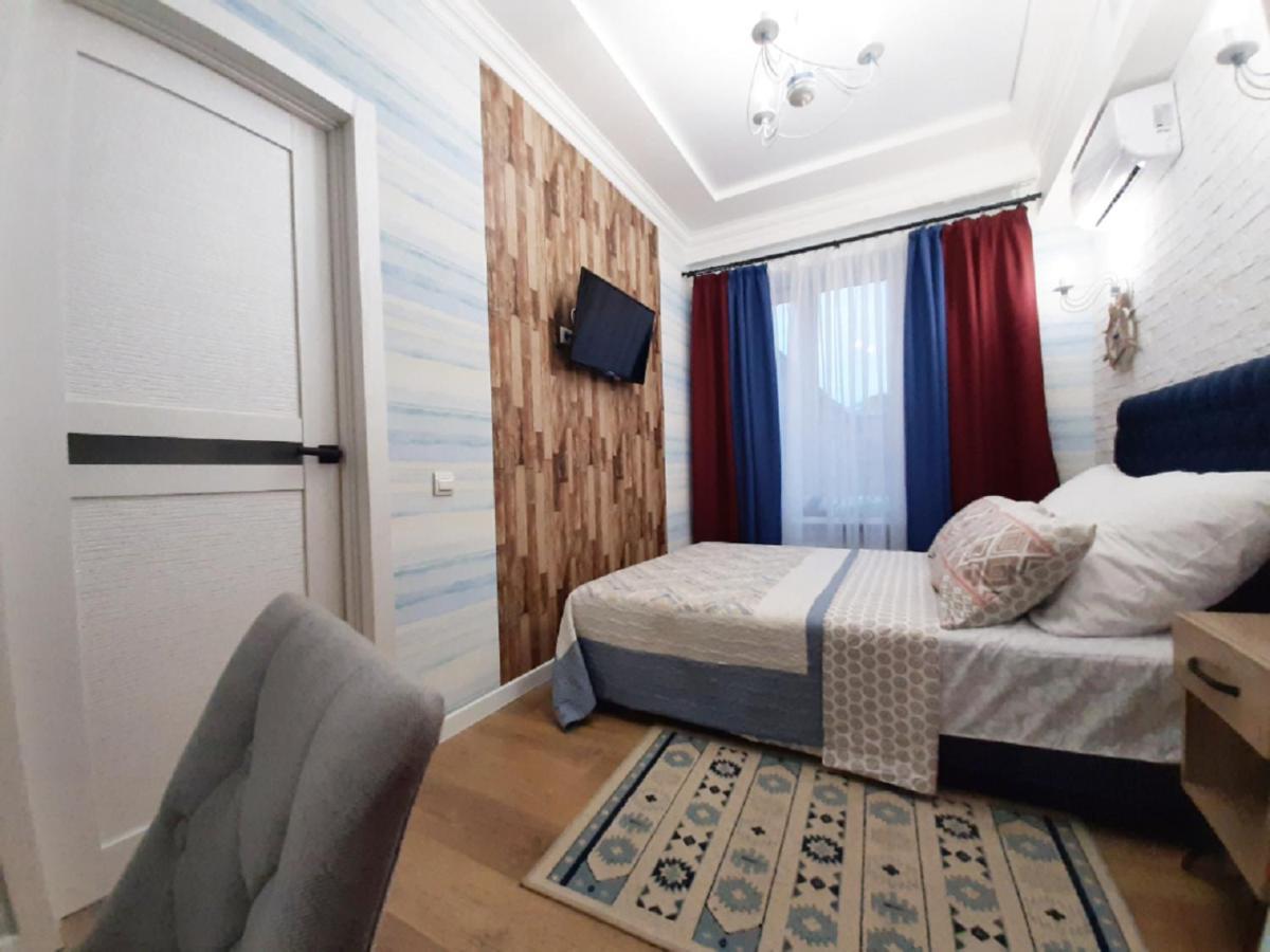 2 Bdr Apartment Near Gorky Park, Center ハルキウ エクステリア 写真