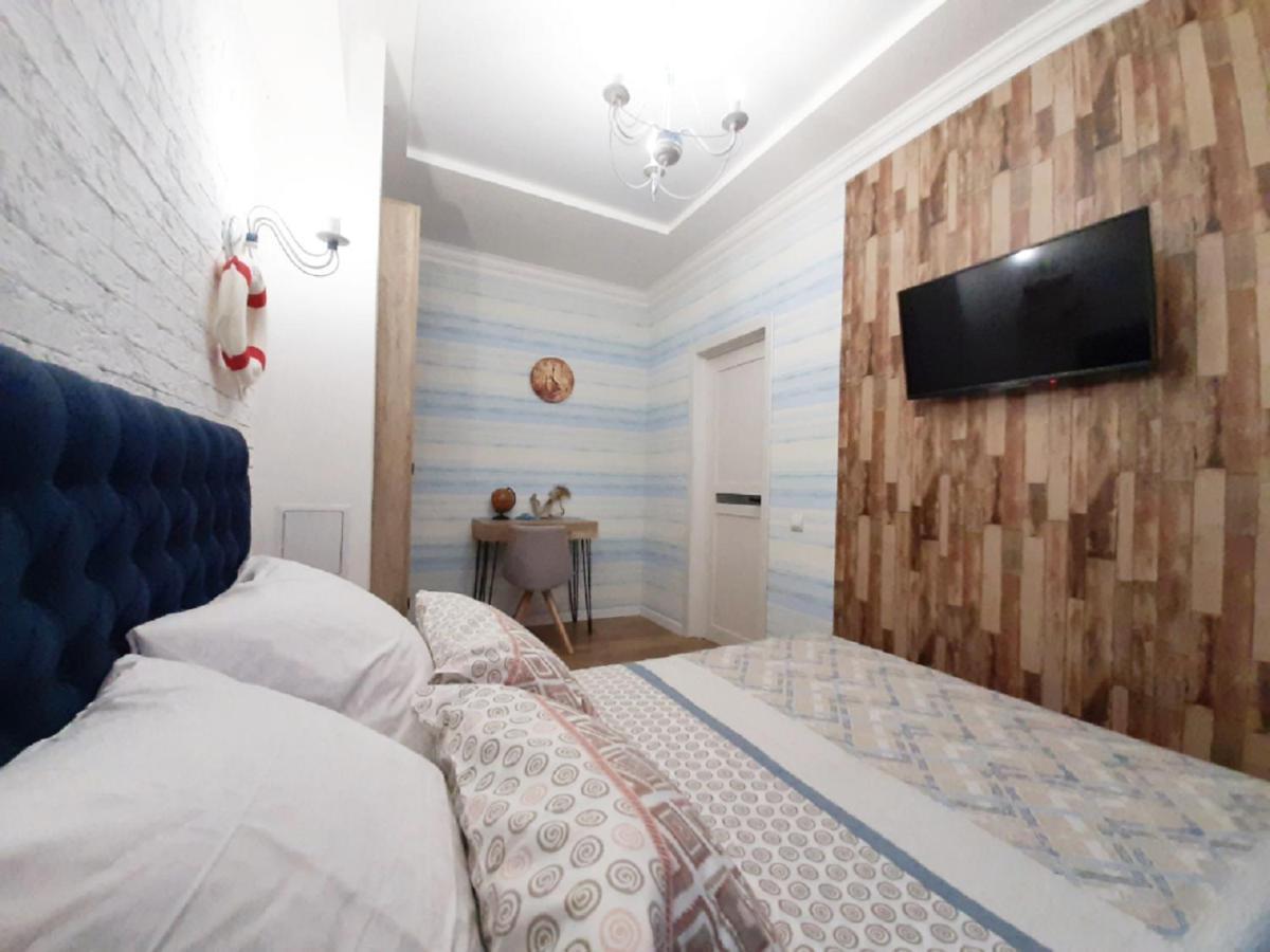 2 Bdr Apartment Near Gorky Park, Center ハルキウ エクステリア 写真