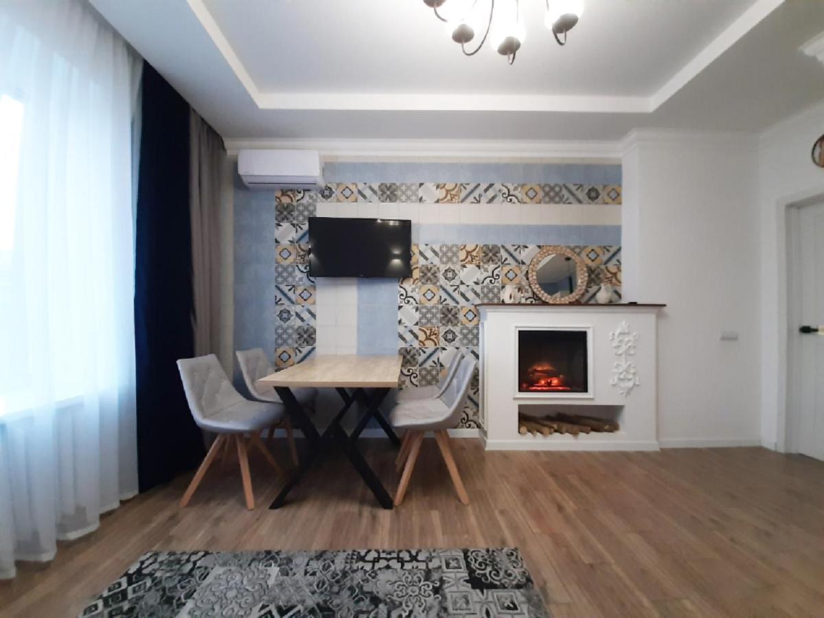 2 Bdr Apartment Near Gorky Park, Center ハルキウ エクステリア 写真